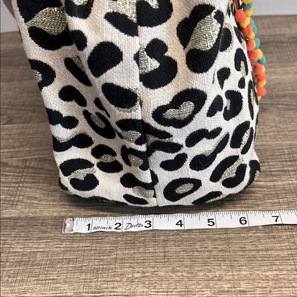 American & Beyond | Beaded Leopard 🐆 Tote Bag - Picture 5 of 12
